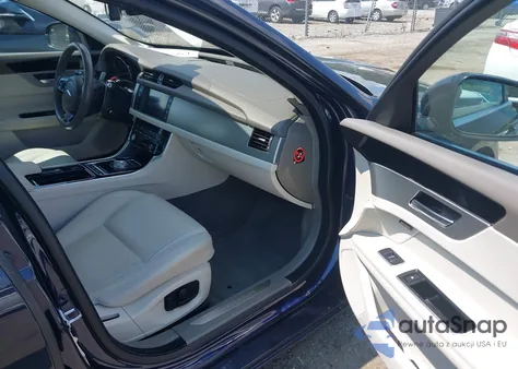 2016 Jaguar Xf 35T Prestige z USA, uszkodzony, nr VIN SAJBK4BV2GCY20268